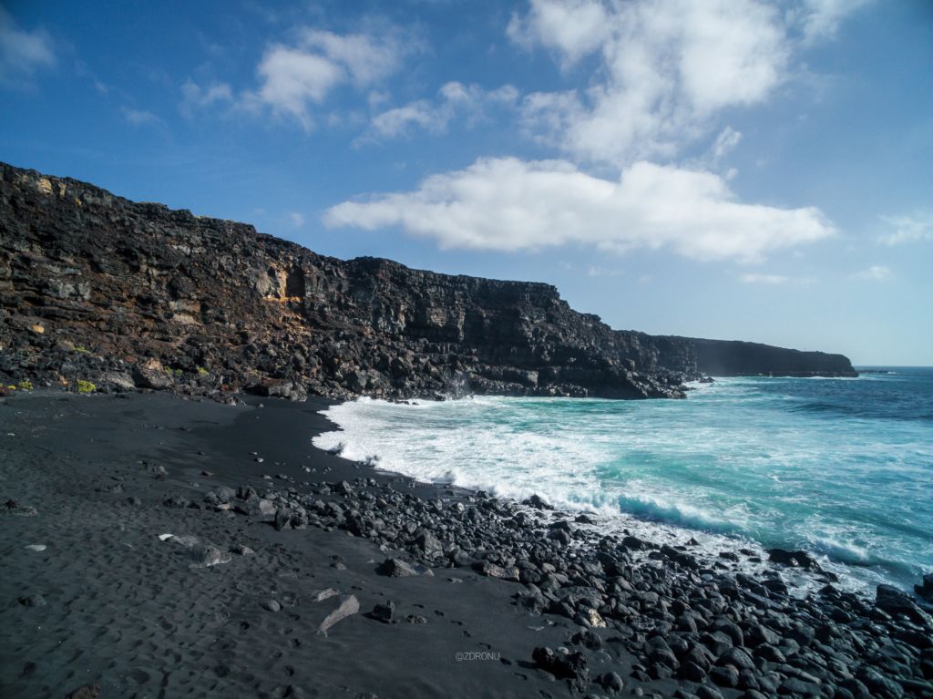 čierny piesok na Timanfaya na Lanzarote